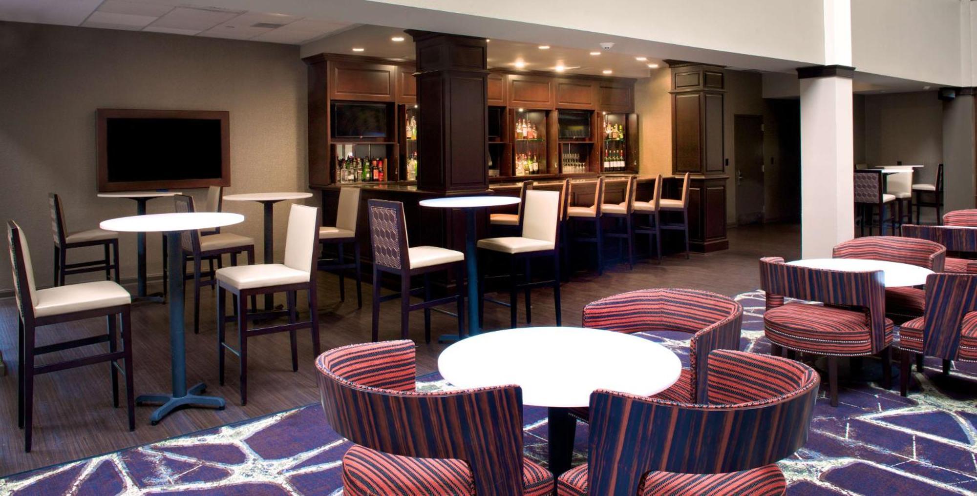 Embassy Suites By Hilton Philadelphia Airport Bagian luar foto
