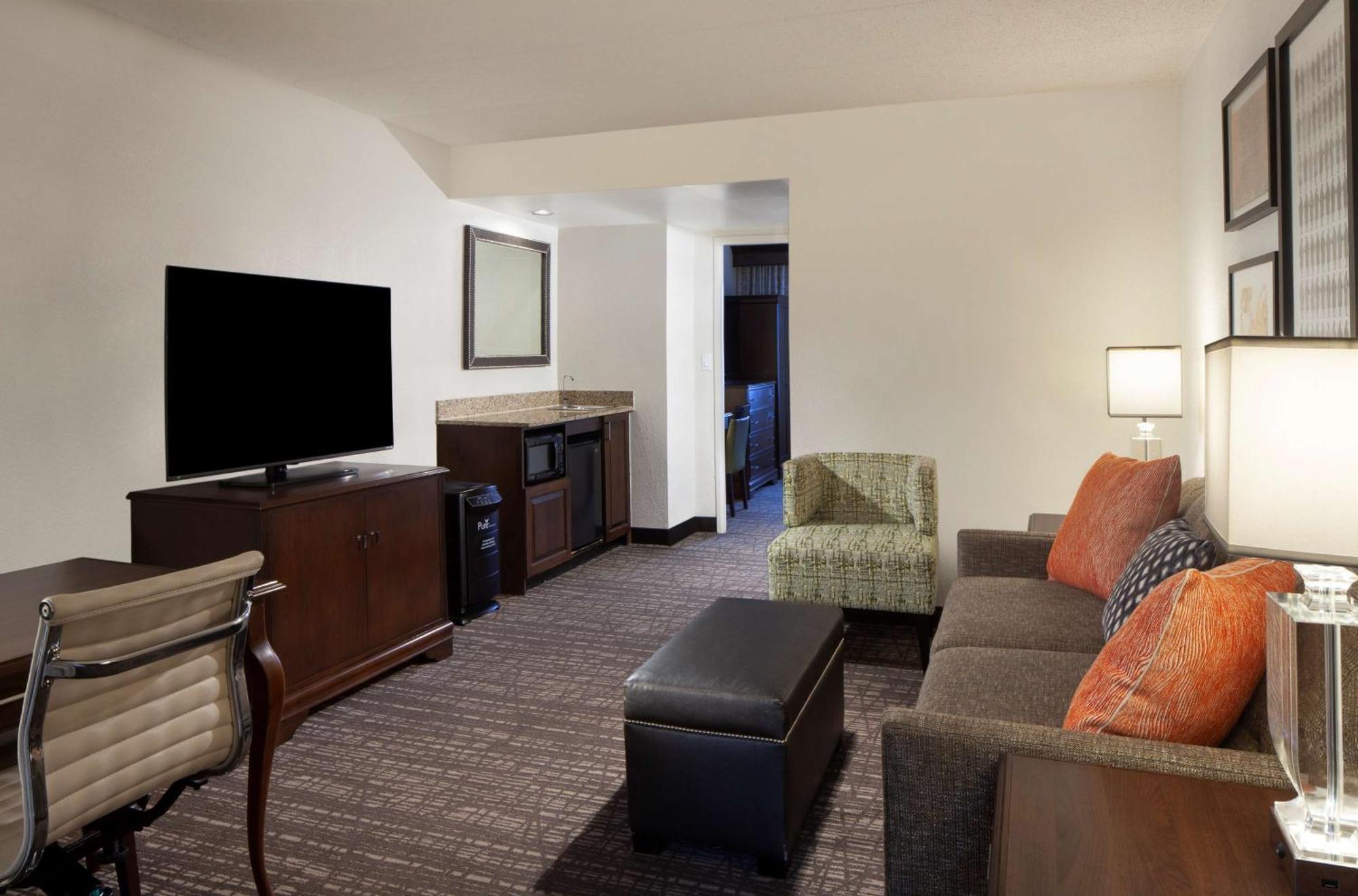 Embassy Suites By Hilton Philadelphia Airport Bagian luar foto