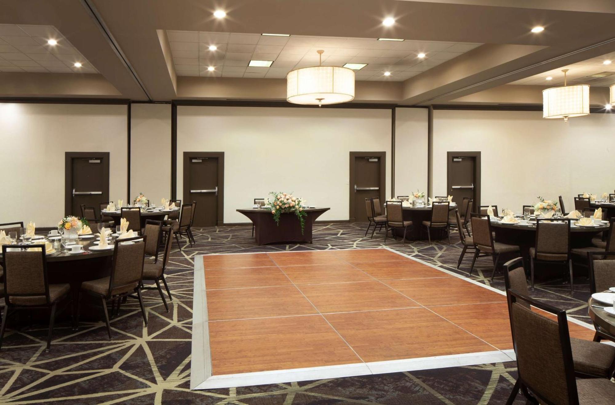 Embassy Suites By Hilton Philadelphia Airport Bagian luar foto