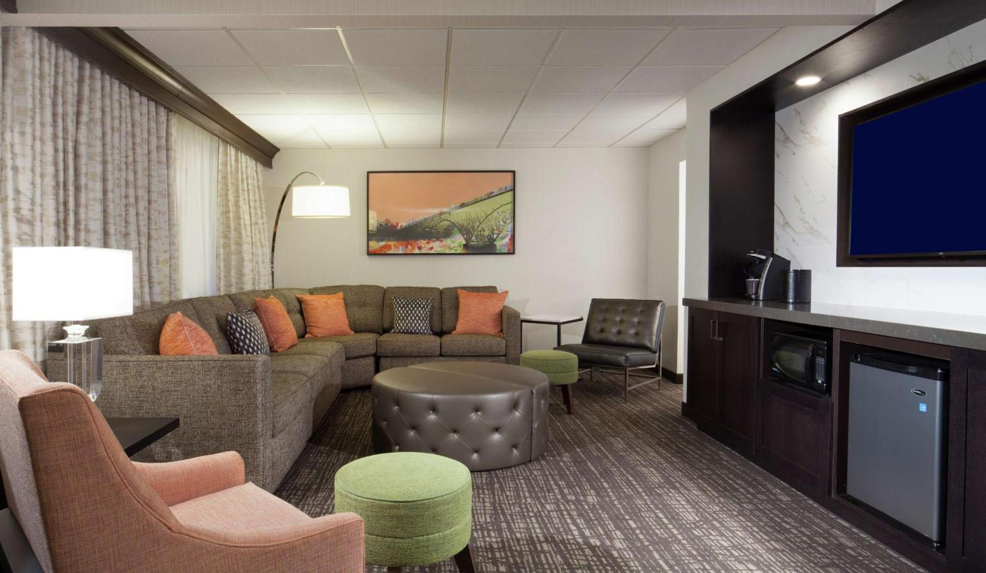 Embassy Suites By Hilton Philadelphia Airport Bagian luar foto