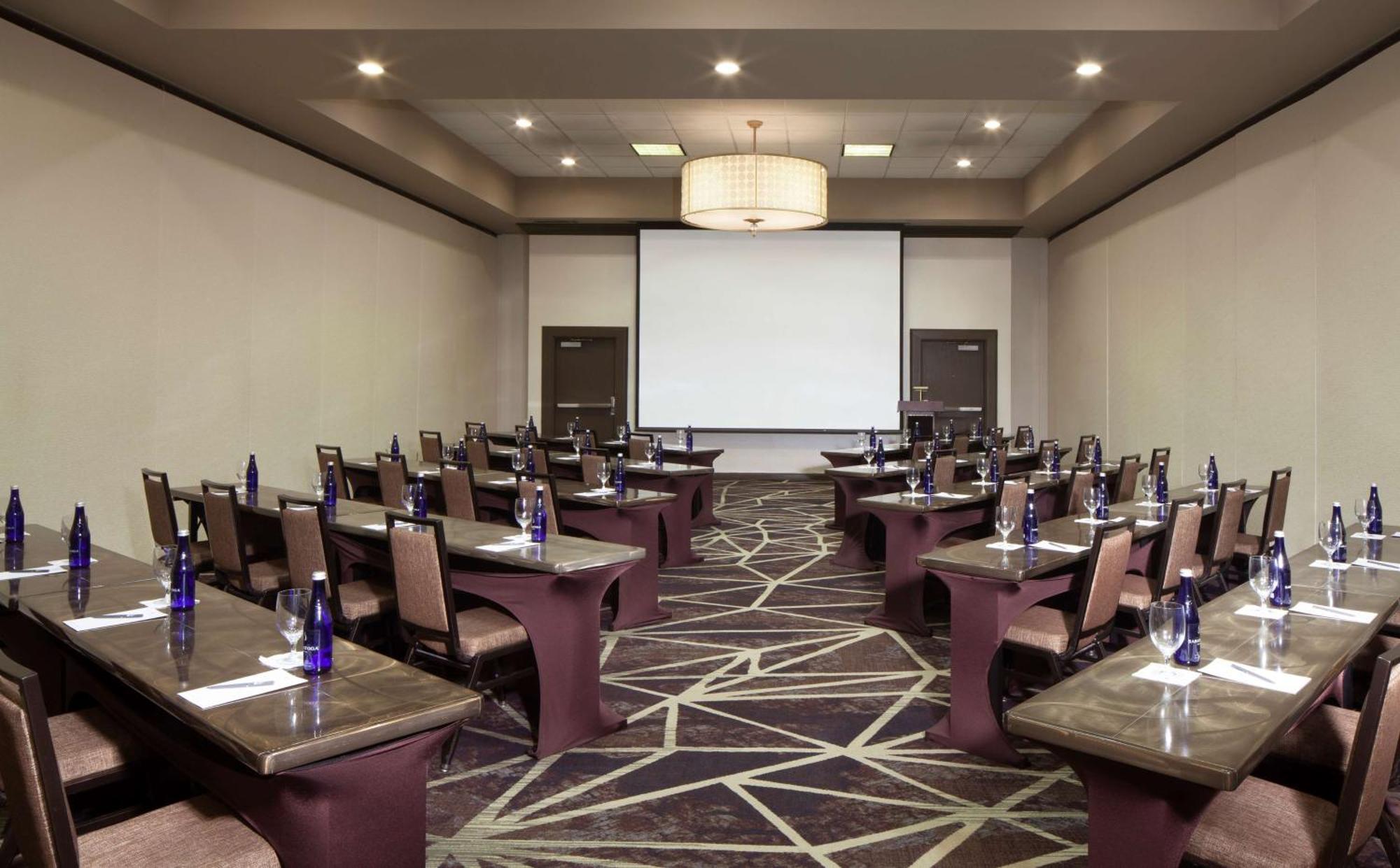 Embassy Suites By Hilton Philadelphia Airport Bagian luar foto