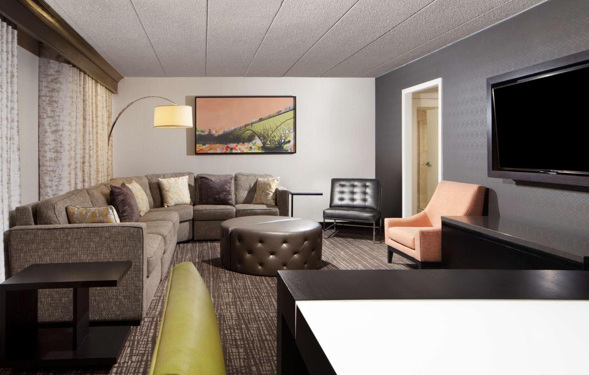 Embassy Suites By Hilton Philadelphia Airport Bagian luar foto