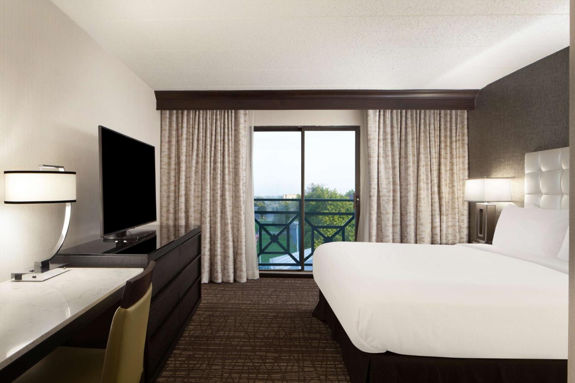 Embassy Suites By Hilton Philadelphia Airport Bagian luar foto