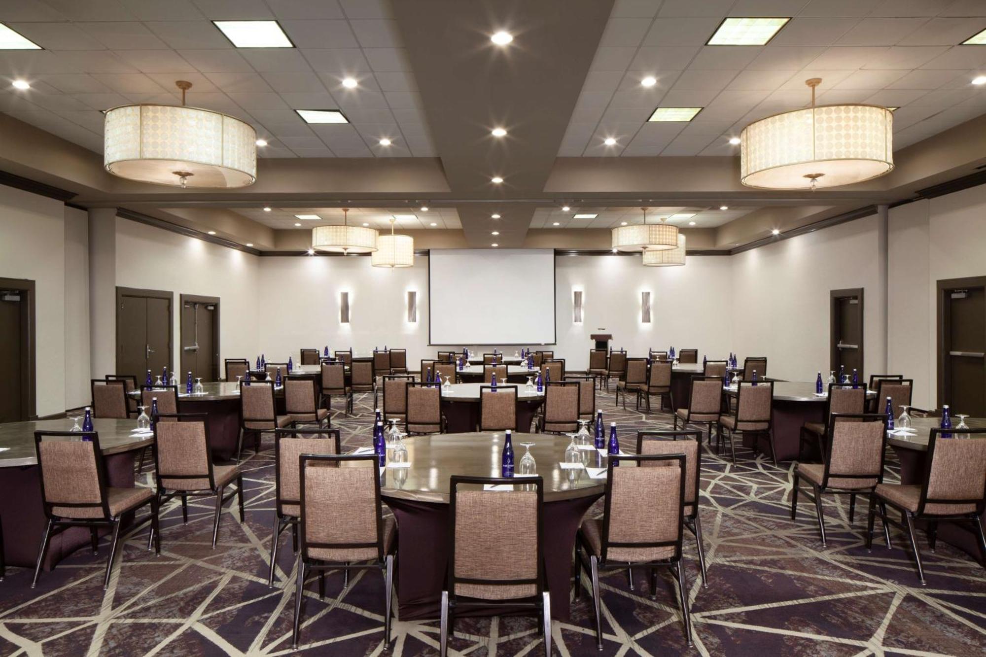 Embassy Suites By Hilton Philadelphia Airport Bagian luar foto