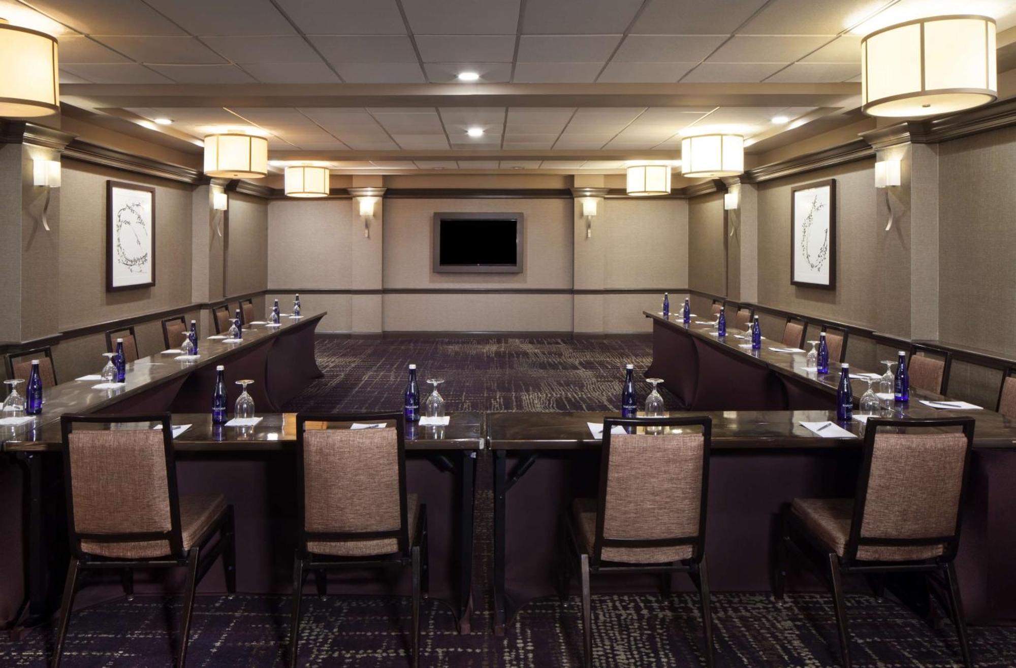 Embassy Suites By Hilton Philadelphia Airport Bagian luar foto