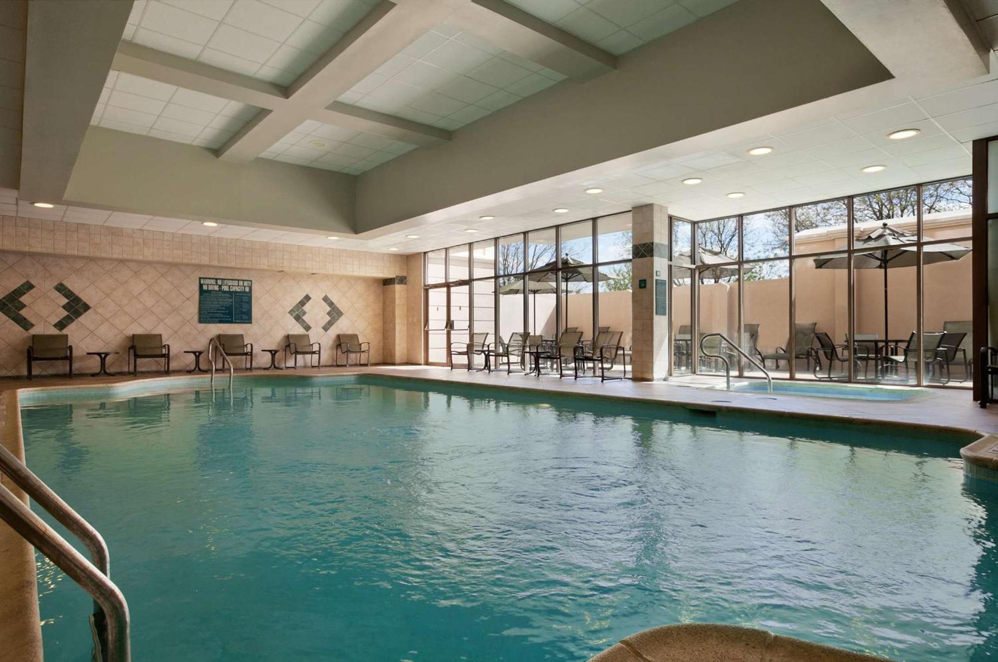 Embassy Suites By Hilton Philadelphia Airport Bagian luar foto