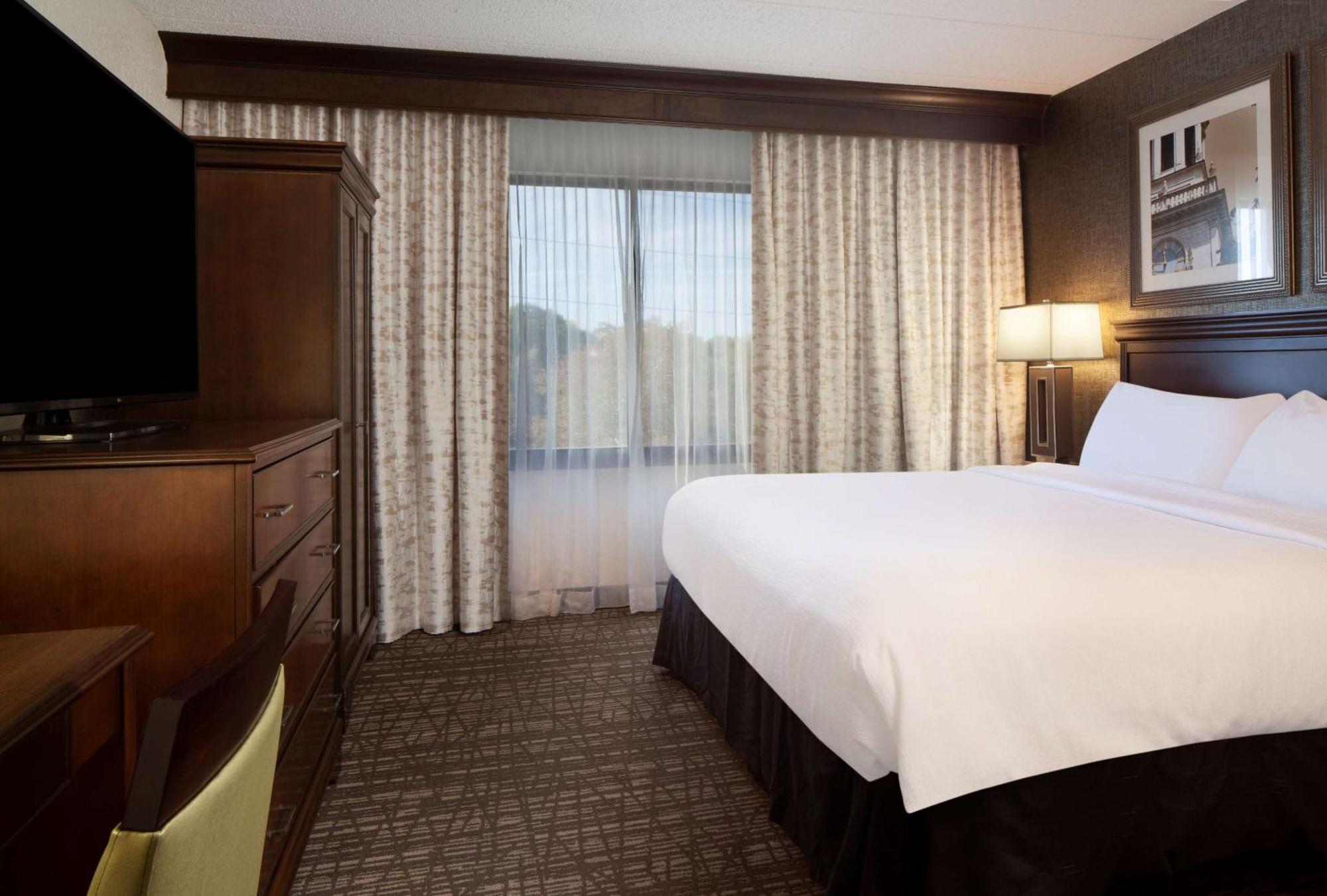 Embassy Suites By Hilton Philadelphia Airport Bagian luar foto