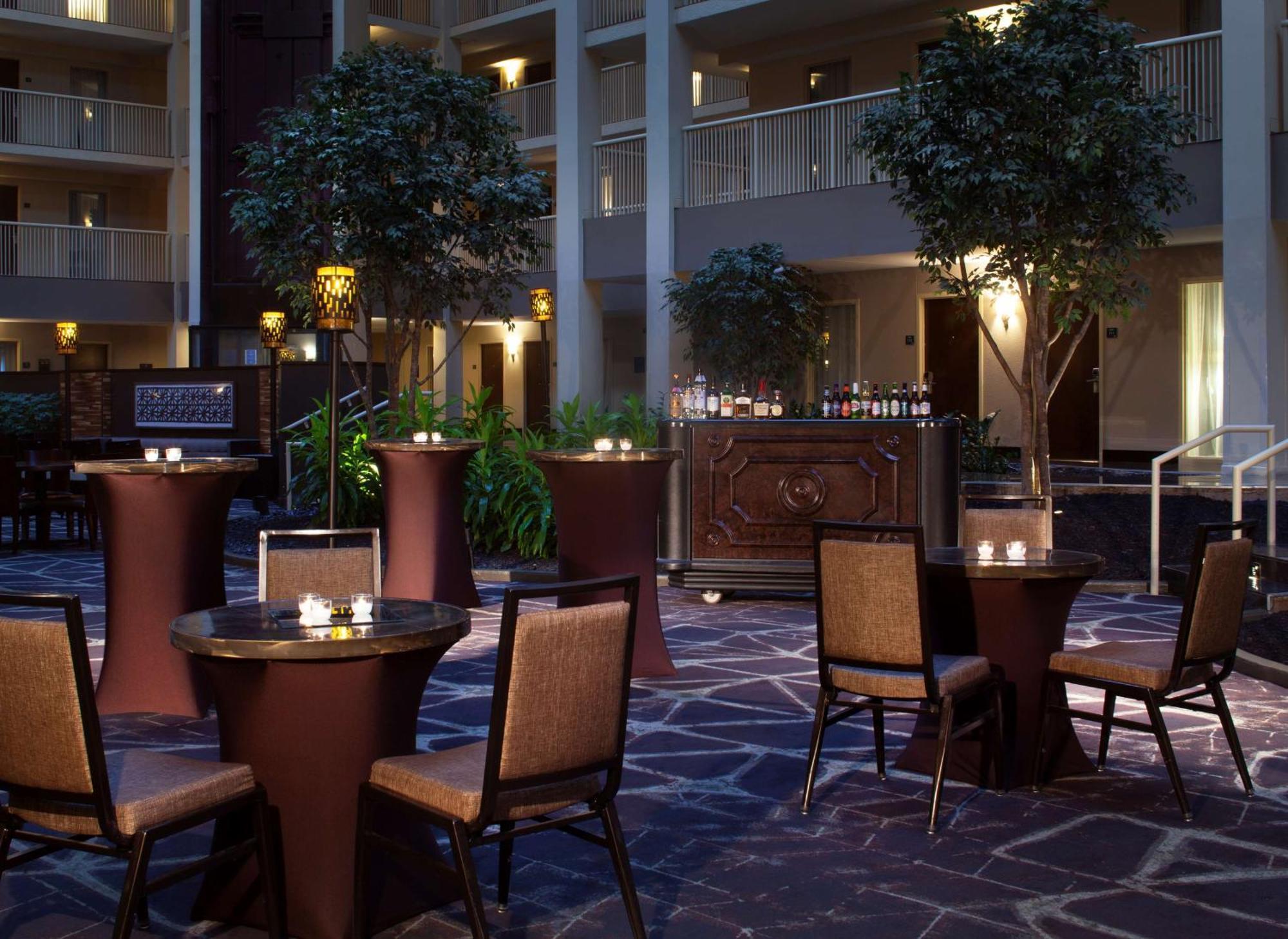 Embassy Suites By Hilton Philadelphia Airport Bagian luar foto