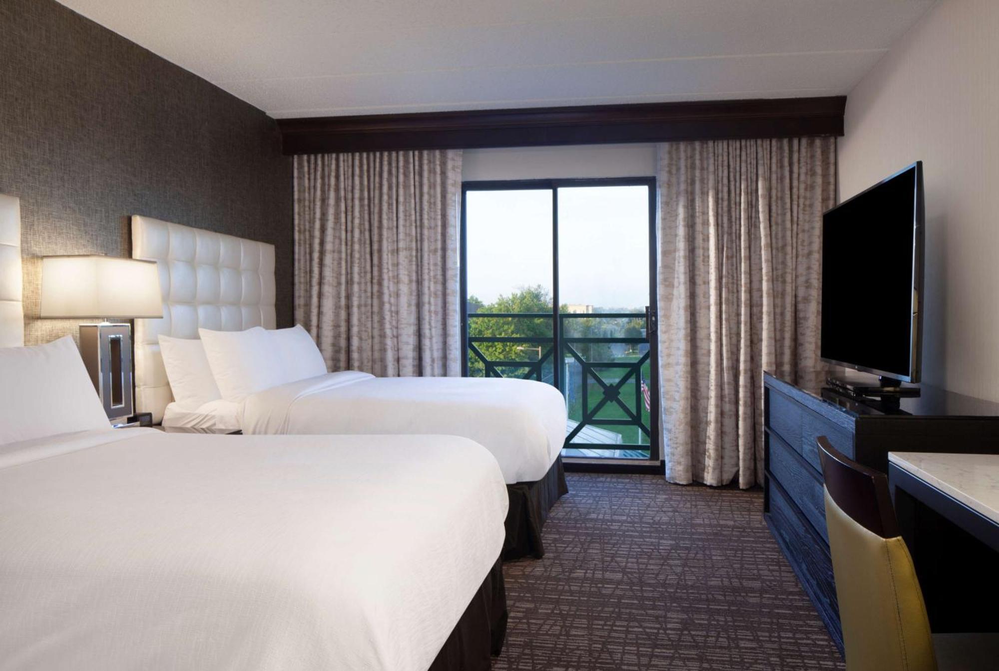 Embassy Suites By Hilton Philadelphia Airport Bagian luar foto