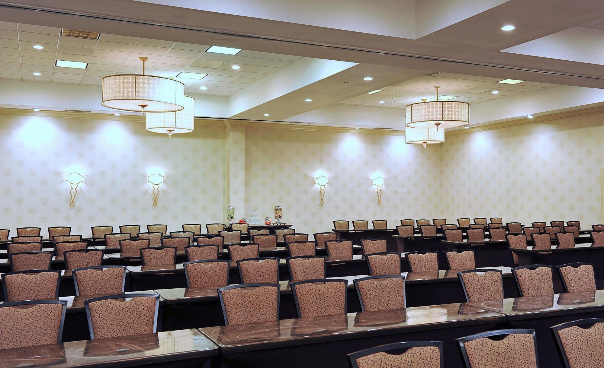Embassy Suites By Hilton Philadelphia Airport Bagian luar foto